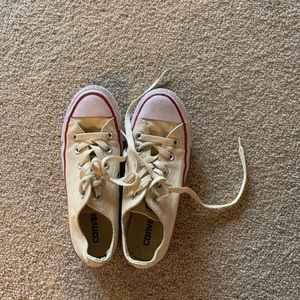 Size 5 yellow converse!